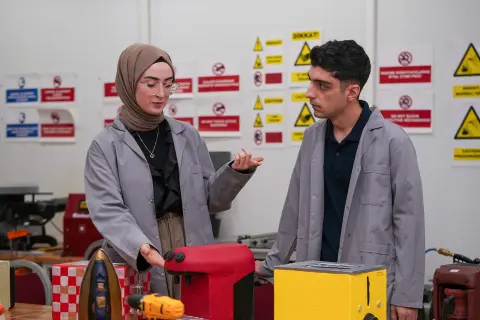 تعليم تطبيقي في ورشة هاليتش